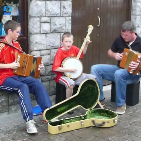 Ferienhaus Inviting 4-bed House In