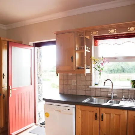 Inviting 4-bed House In Holiday home Strokestown