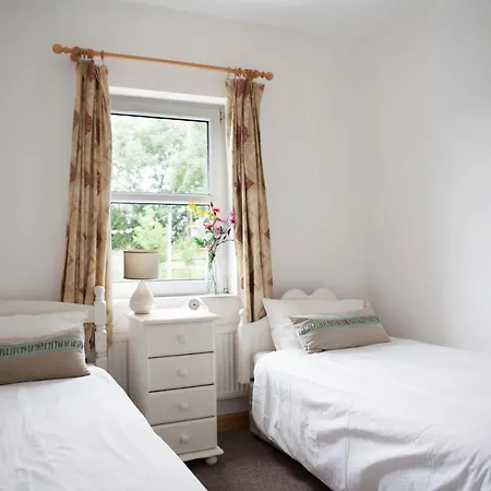 Inviting 4-bed House In Ferienhaus Strokestown