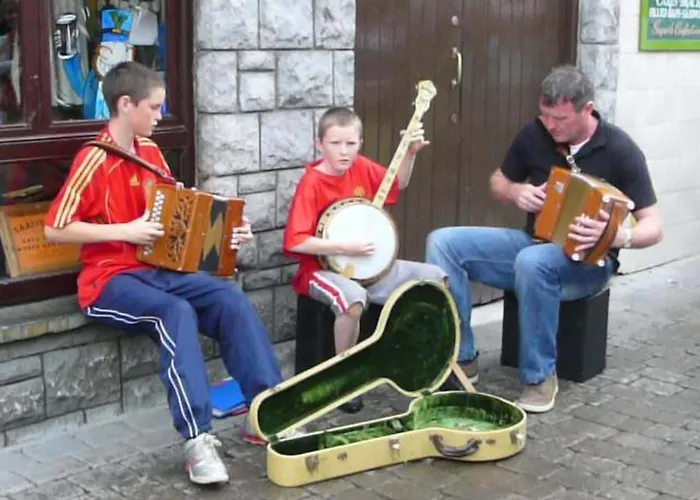 Feriehus Inviting 4-bed House In