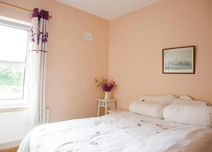 Inviting 4-bed House In Σπίτι διακοπών