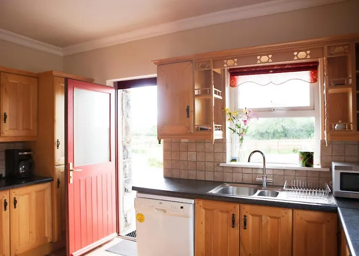 Inviting 4-bed House In Holiday home Strokestown