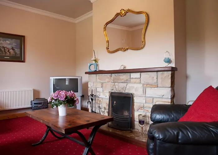 Inviting 4-bed House In Feriehus *