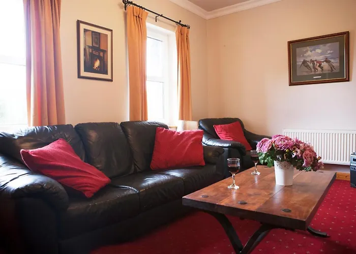 Inviting 4-bed House In * Strokestown